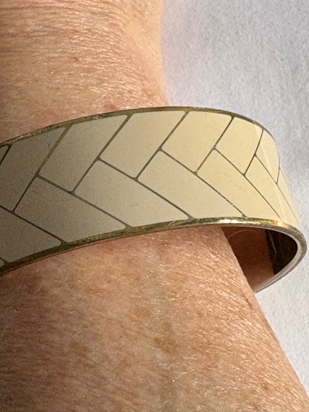 J.Crew Enameled Herringbone Cream White Gold Chevron Mosaic Bangle - Picture 4 of 4